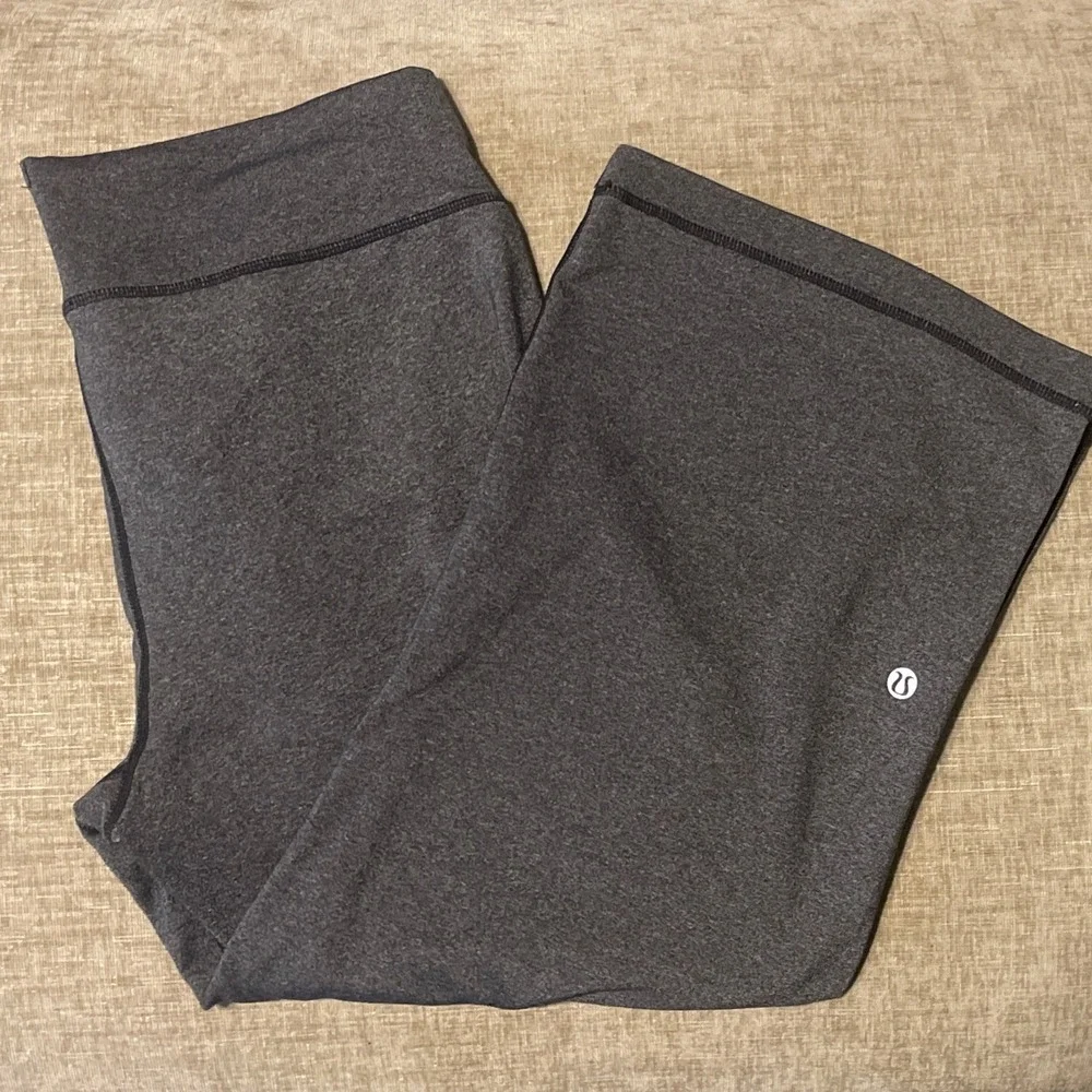Lululemon Woman's Grey Wide Leg Capri Leggings -8